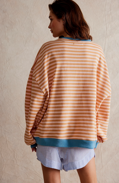 Trendy Oversize-Pullover mit farbenfrohen Streifen