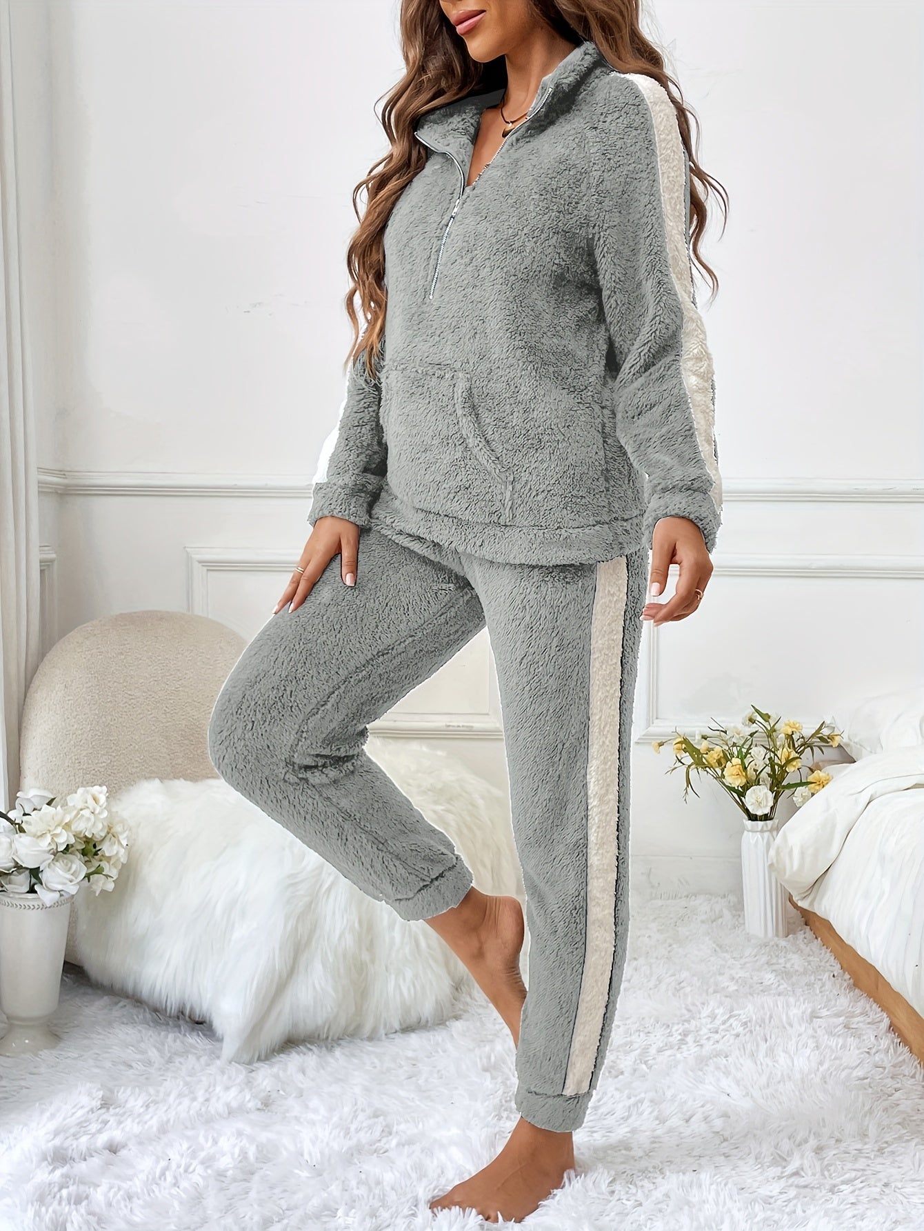 Gemütliches Pyjama-Set für Frauen aus Plüsch