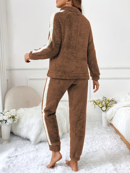 Gemütliches Pyjama-Set für Frauen aus Plüsch