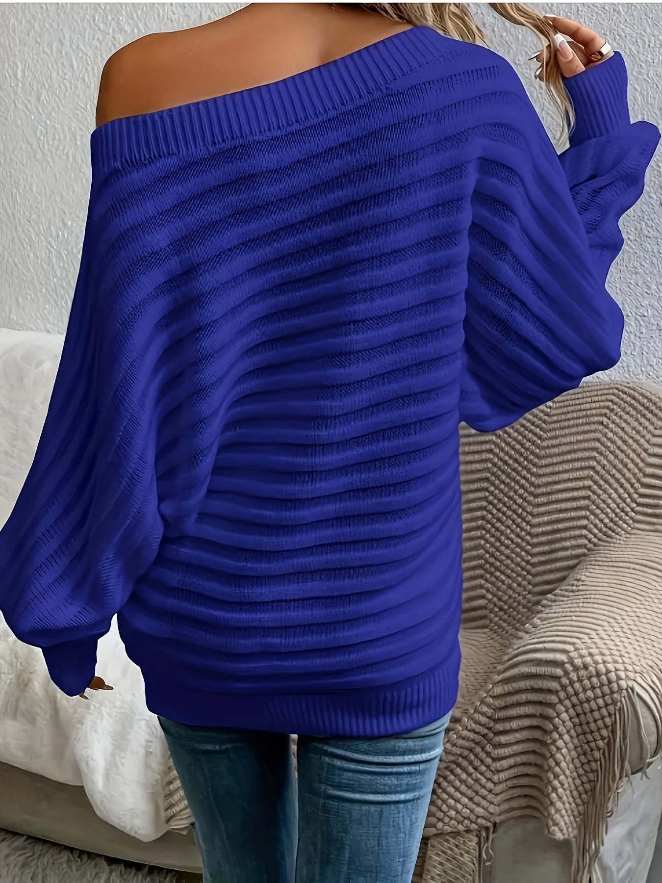 Eleganter asymmetrischer Pullover mit Cold Shoulder