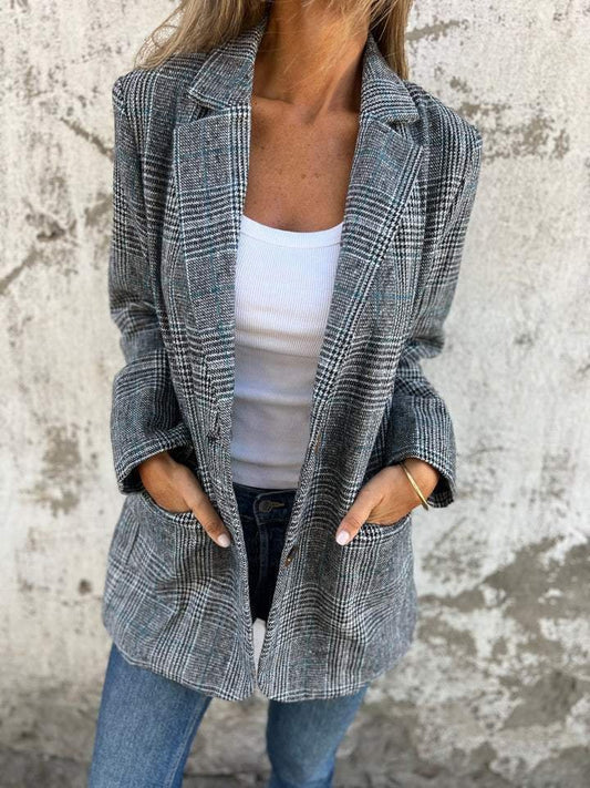 Stilvoller und warmer karierter Blazer