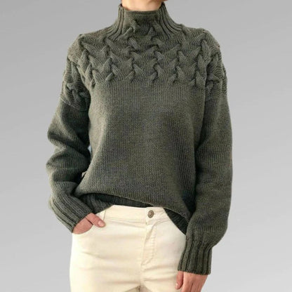 Moderner eleganter Damenpullover mit hohem Halsausschnitt