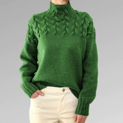 Moderner eleganter Damenpullover mit hohem Halsausschnitt