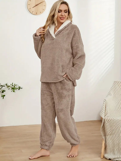 Pullover und Hosen-Pyjama-Set für Frauen