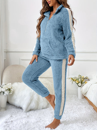 Gemütliches Pyjama-Set für Frauen aus Plüsch