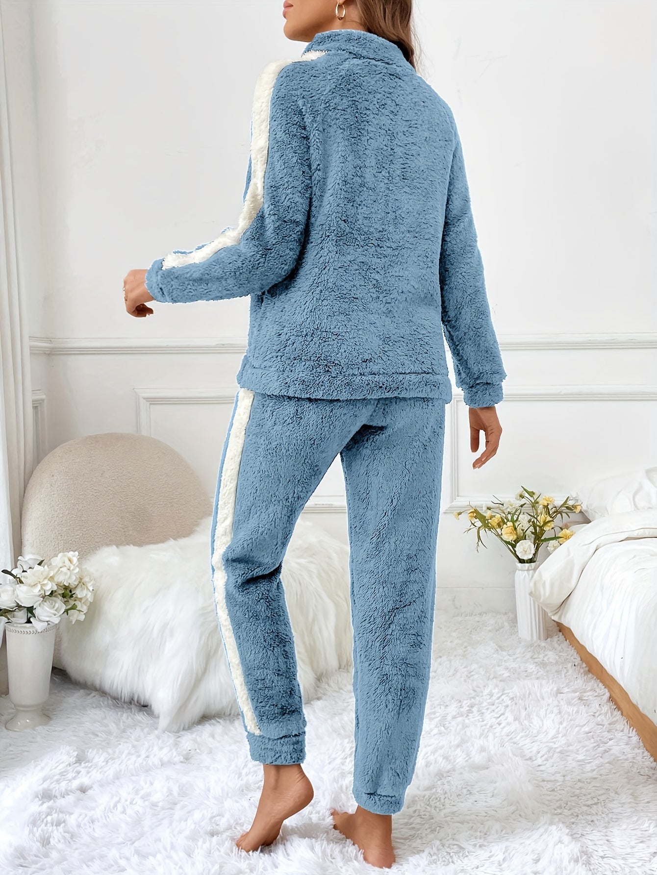 Gemütliches Pyjama-Set für Frauen aus Plüsch